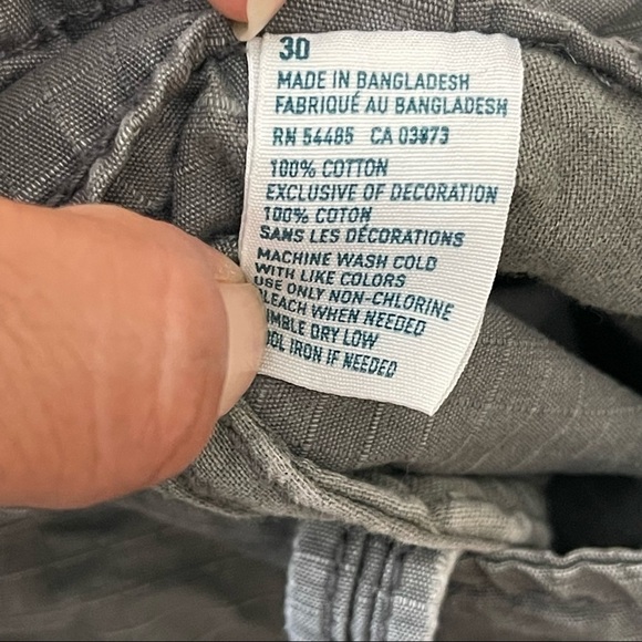 American Eagle Outfitters Longer Length Cargo Shorts Men’s Size 30 Y2K - Picture 8 of 9